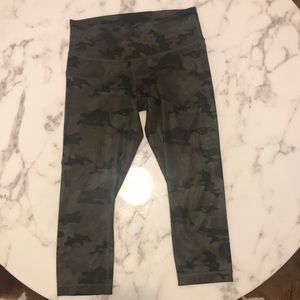 Lululemon Camo Luxtreme Cropped Wunder Under 6